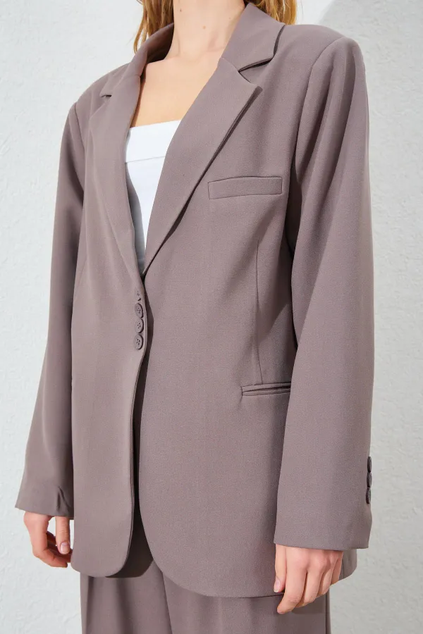 Blazer pour femme en vison à quatre boutons et poches passepoilées