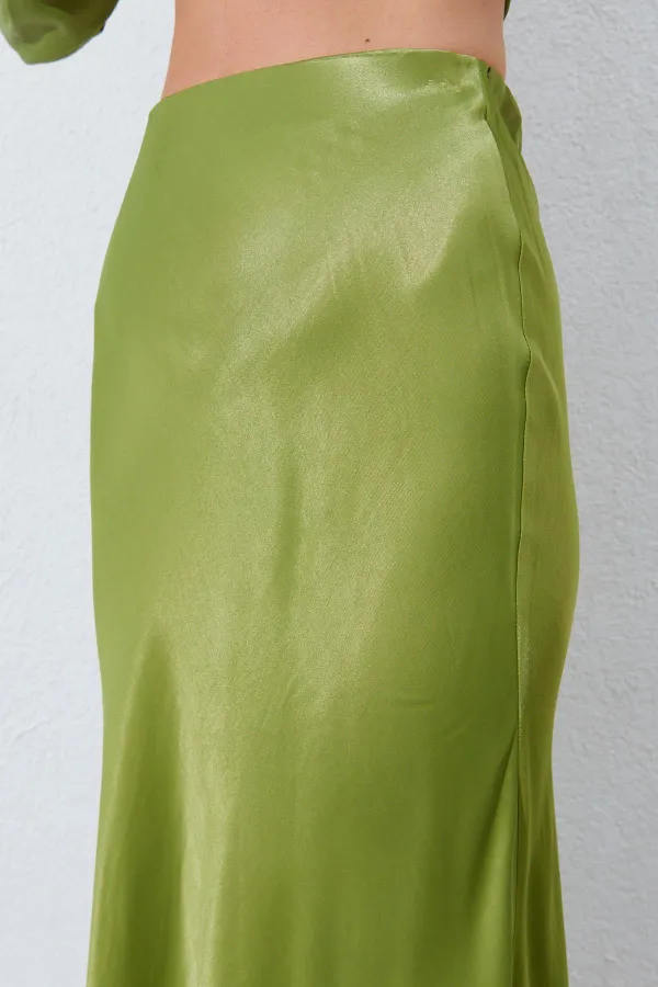 Kadın Yağ Yeşili Saten Uzun Etek