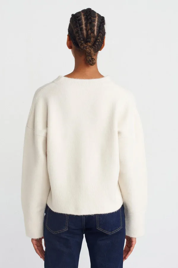 Kadın Ekru V Yaka Basic Triko Kazak