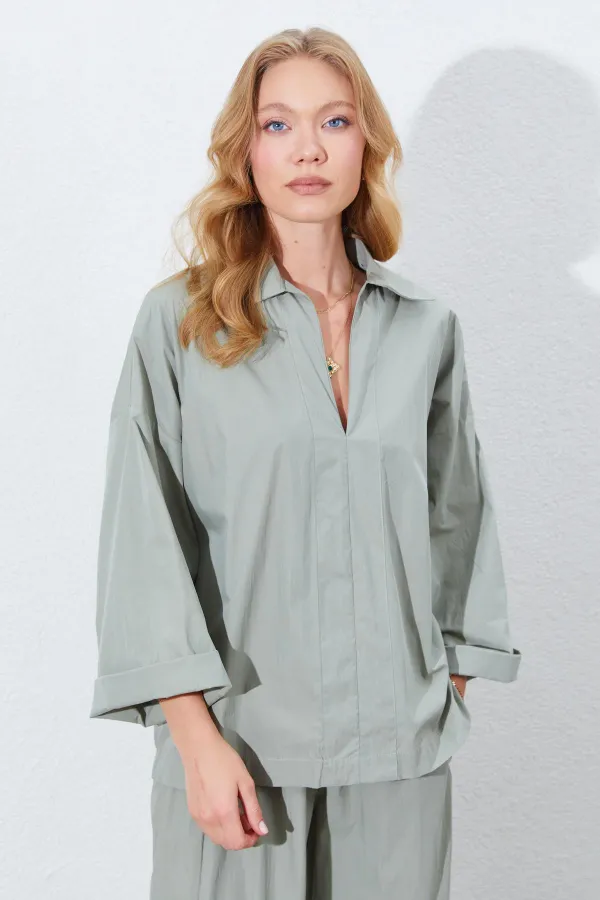 Kadın Çağla Derin V Yakalı Dirsek Kol Salaş Gömlek