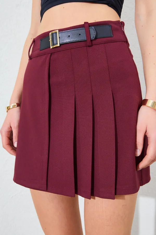 Kadın Bordo Kemerli Pileli Şort Etek
