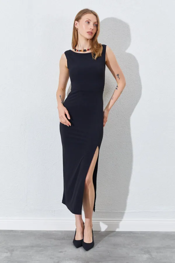 Kadın Siyah Ön Yırtmaçlı Arkası V Detaylı Askılı Elbise