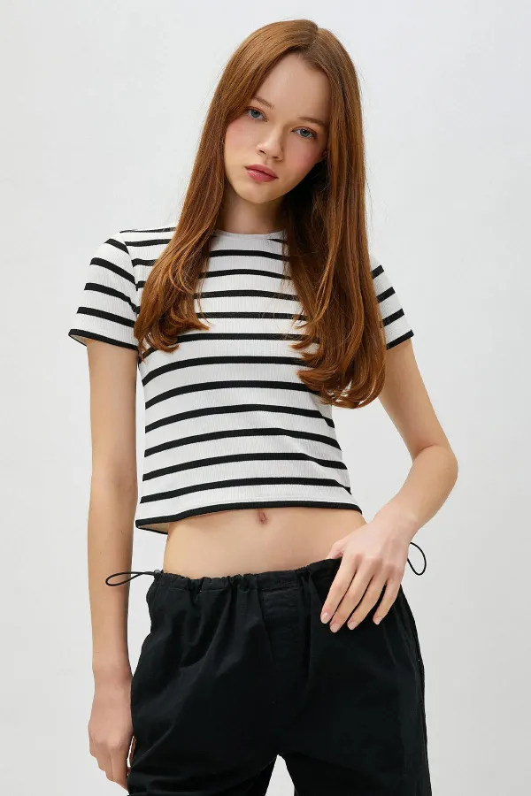Kadın Beyaz-Siyah (25512) Bisiklet Yaka Çizgili Kısa Kollu Full Likra Ribana Tişört