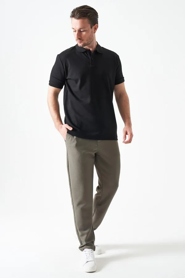 T-shirt noir pour homme, col montant, fente, deux boutons