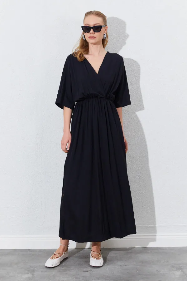 Kadın Siyah Düşük Kol Yanları Yırtmaçlı Uzun Elbise