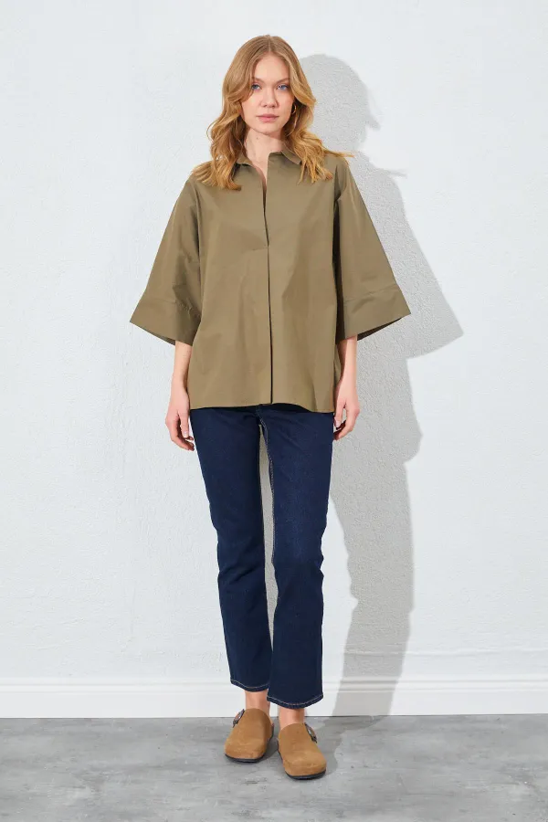 Kadın Haki Düşük Kol Önü Patlı Salaş Kesim Gömlek