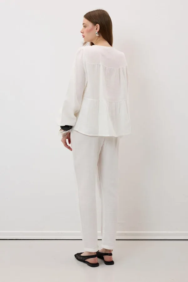 Women's Off-White Muslin Pants with Elastic Waist and Carrot Leg