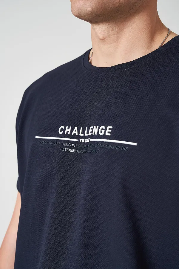 Erkek Lacivert Bisiklet Yaka Enjeksiyon Baskı Challenge Yazılı Tişört