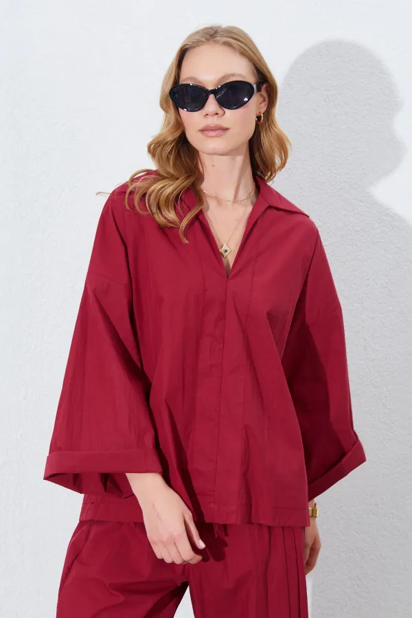 Chemise bordeaux pour femme, col en V profond, manches coudes, coupe ample