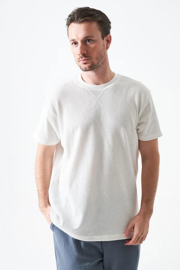 T-shirt basique homme Off-White à col rond et motif gaufré sur le devant