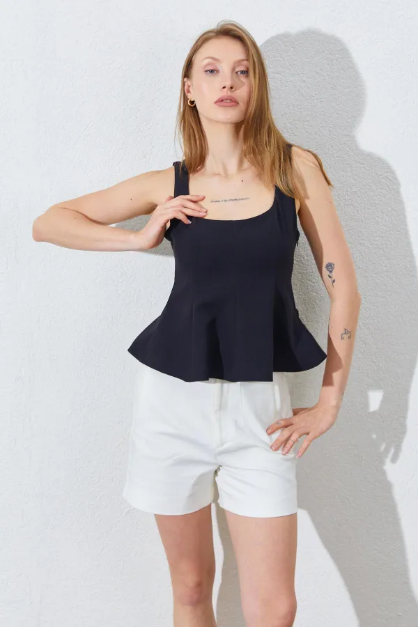 Kadın Siyah Kare Yaka Kolsuz Peplum Bluz