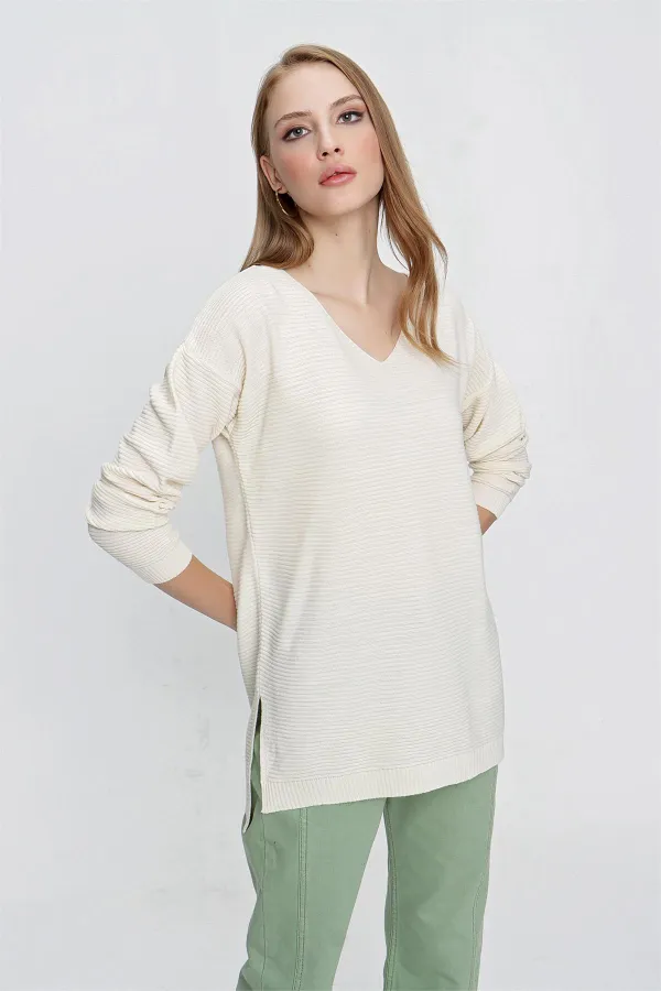 Kadın Ekru V Yaka Salaş Triko Kazak