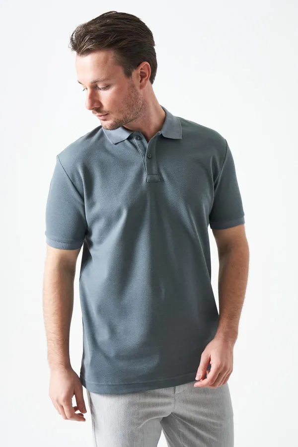 T-shirt homme anthracite à col montant, coupe basique, fente et deux boutons