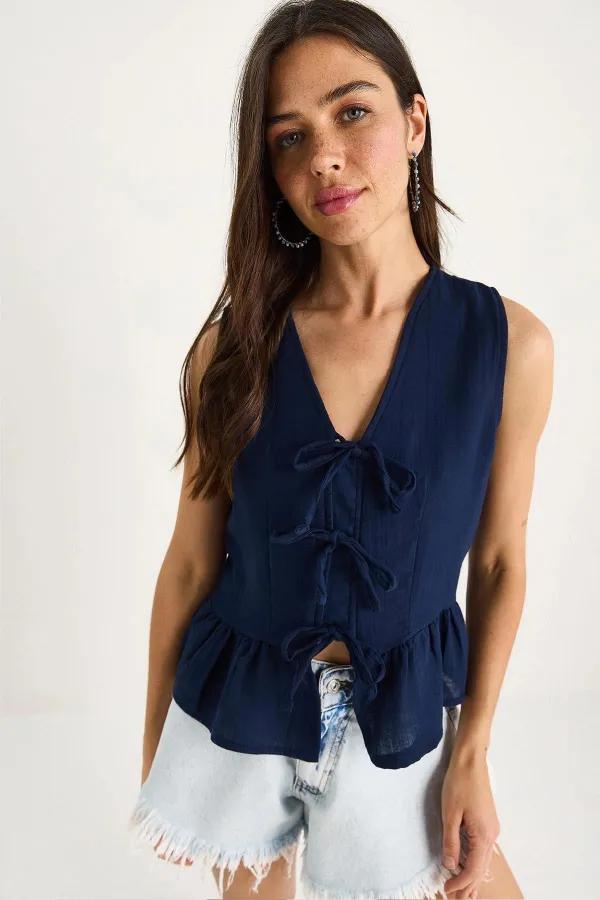 Kadın Lacivert Önü Bağlamalı Kolsuz Eteği Fırfırlı Muslin Bluz