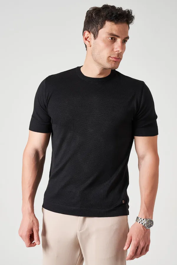 Erkek Siyah Bisiklet Yaka Etek Yırtmaçlı Triko Tişört