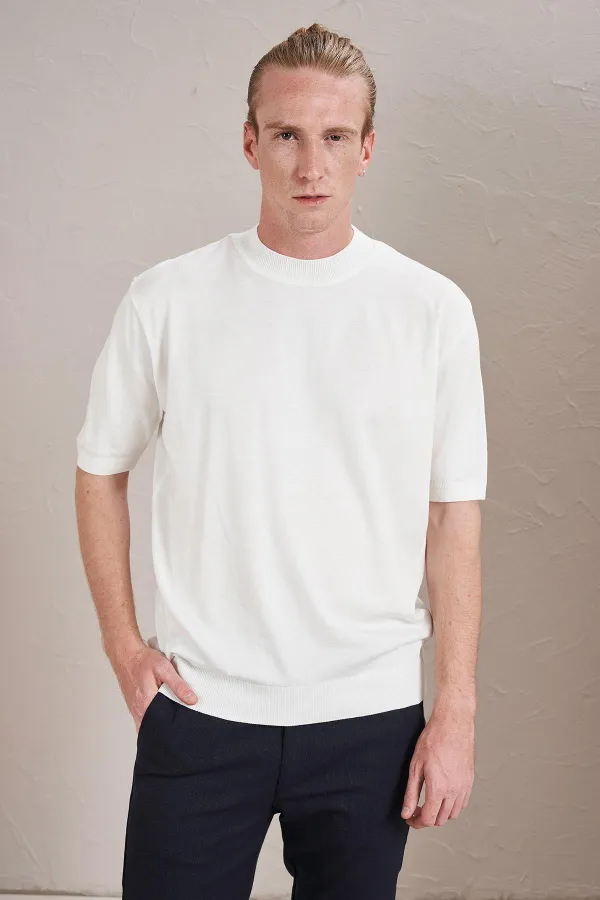 Erkek Ekru Dik Yaka Etek Ucu Ve Kolları Ribanalı Triko Tişört