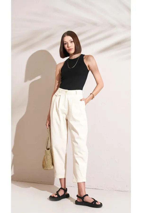 Kadın Naturel Paça Pileli Bel Cep Detaylı Balıksırtı Gabardin Pantolon