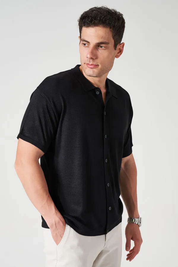 Chemise en maille de coton noire à manches courtes pour homme
