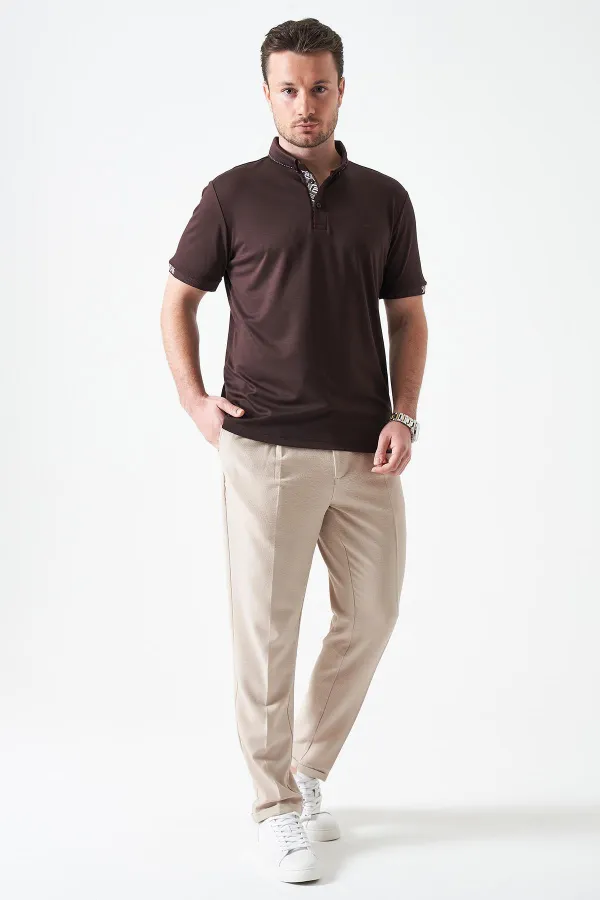 Erkek Kahve Ayaklı Düğmeli Yaka Desenli Şerit Detaylı Tişört