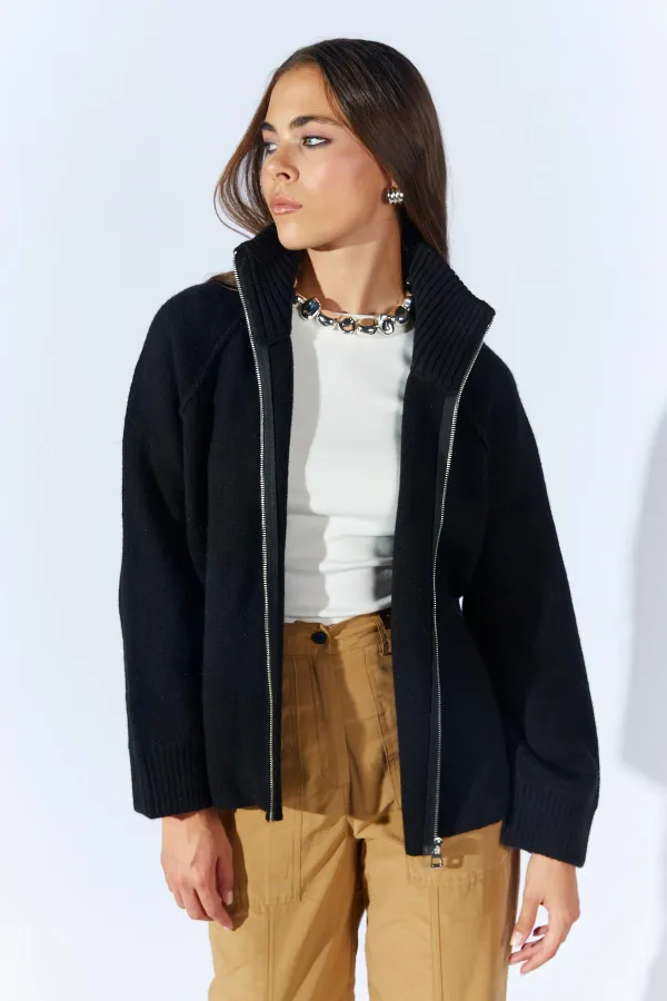 Kadın Siyah Dik Yakalı Dışardan Dkişli Fermuarlı Hırka