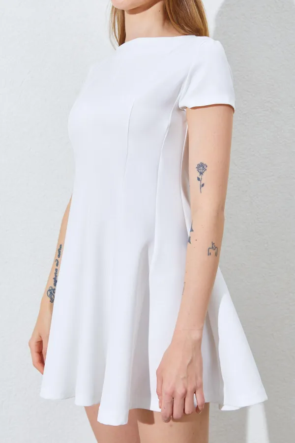 Kadın Ekru Kısa Kollu Parçalı Volanlı Double Kumaş Elbise