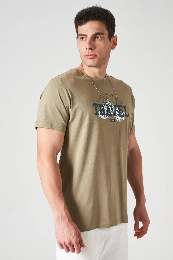 Erkek Olive Bisiklet Yaka TRAVEL Baskı Tişört