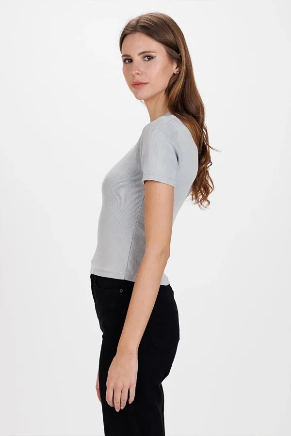 Kadın Gri Yıkamalı Yıpratmalı Kaşkorse Crop Tişört