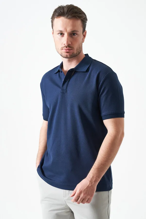 T-shirt homme bleu marine à col montant, coupe basique, fente et deux boutons