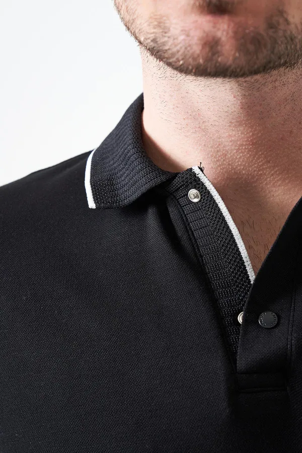 T-shirt homme noir à col boutonné en piqué modal