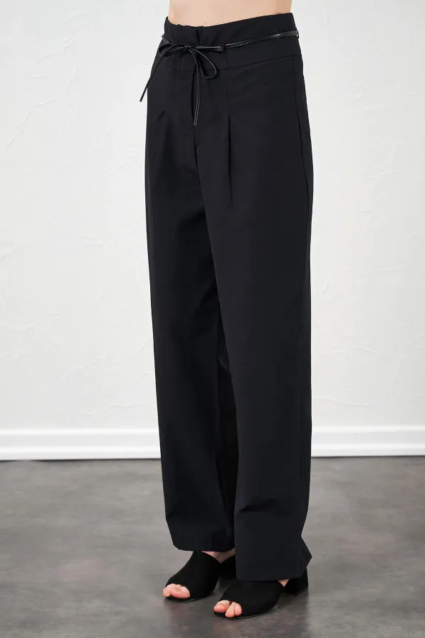 Kadın Siyah Yüksel Bel Deri Kemerli Poplin Pantolon