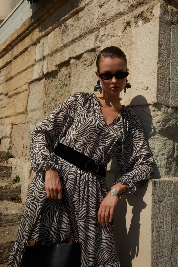 Kadın Zebra Desen TN026 Yaka Bağlamalı Desenli Uzun Şifon Elbise