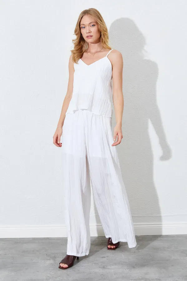 Kadın Ekru İp Askılı Kısa Pantolonlu Kırışık Takım