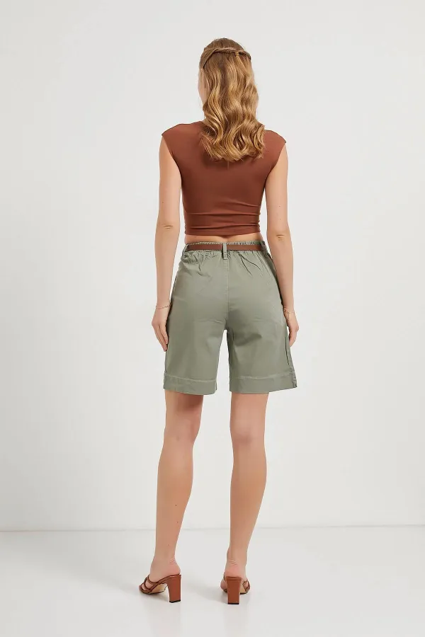 Kadın Haki Beli Kemerli Licralı Gabardin Midi Şort