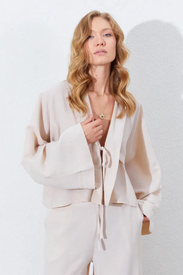 Kadın Bej Önü Fırfırlı Kolları Salaş Bluz