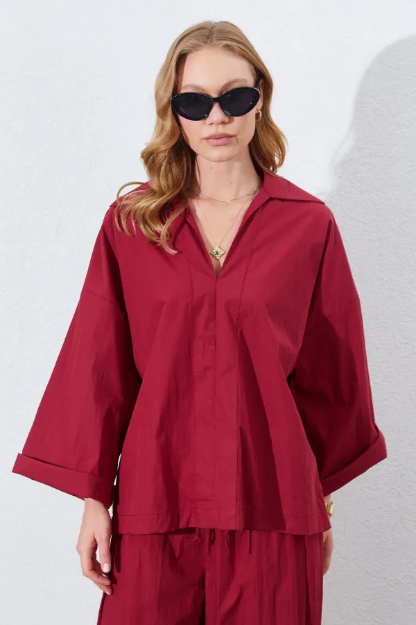 Chemise bordeaux pour femme, col en V profond, manches coudes, coupe ample
