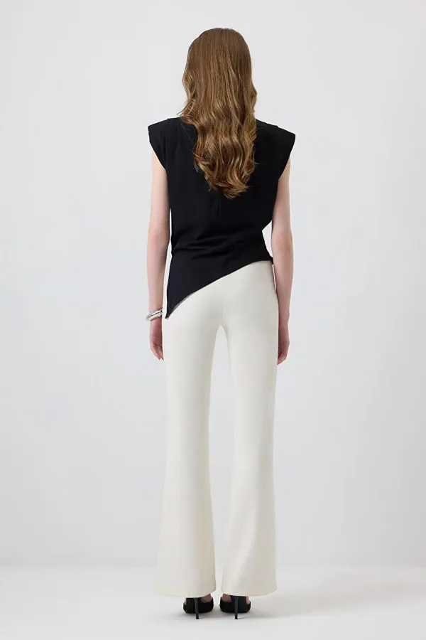 Kadın Siyah 7034 Omuzları Drapeli Vatkalı Asimetrik Bluz