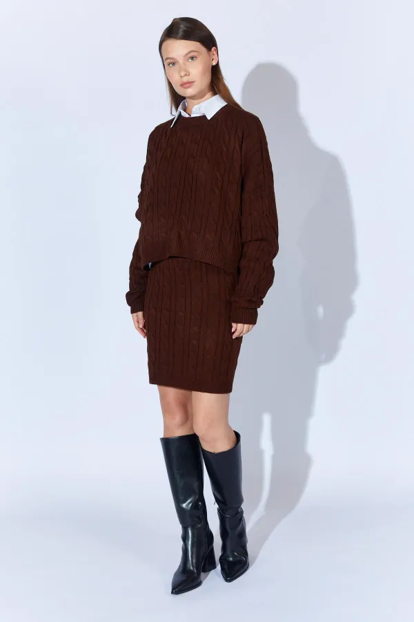 Kadın Kahve Saç Örgülü Etek Kazak Takım