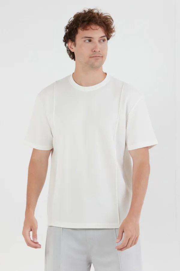 T-shirt homme écru à col rond en modal avec surpiqûres sur le devant