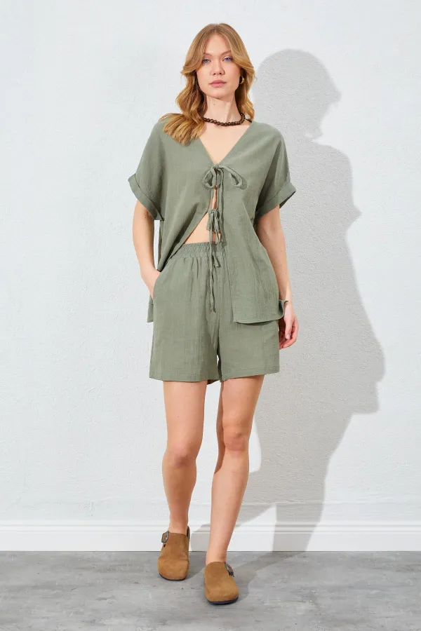 Kadın Haki Düşük Kol Bağlamalı Bluzlu Şortlu Keten Takım