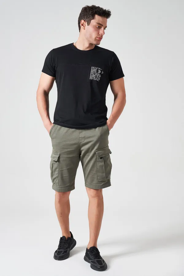 Erkek Siyah Bisiklet Yaka Önü Parçalı Cep Baskılı Tişört