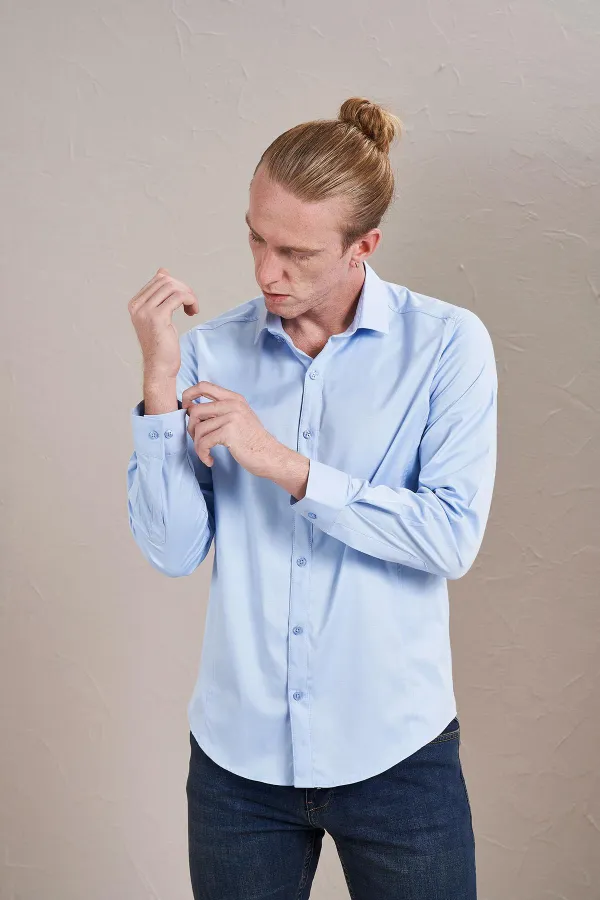 Chemise satinée bleue à manches longues pour homme