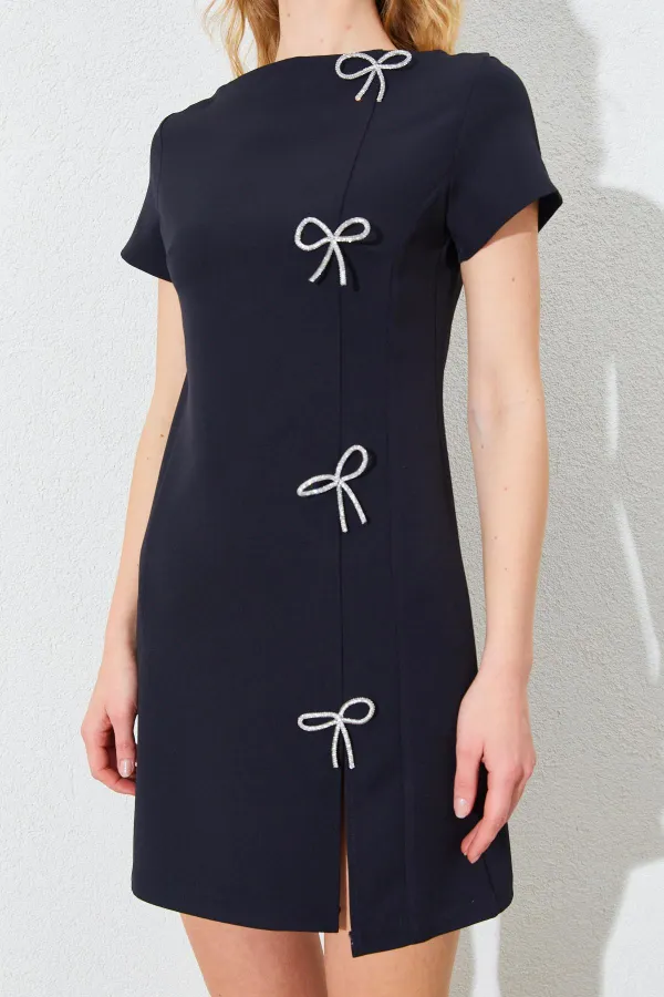 Kadın Siyah Bisiklet Yaka Kurdale Fiyonk Tokalı Elbise