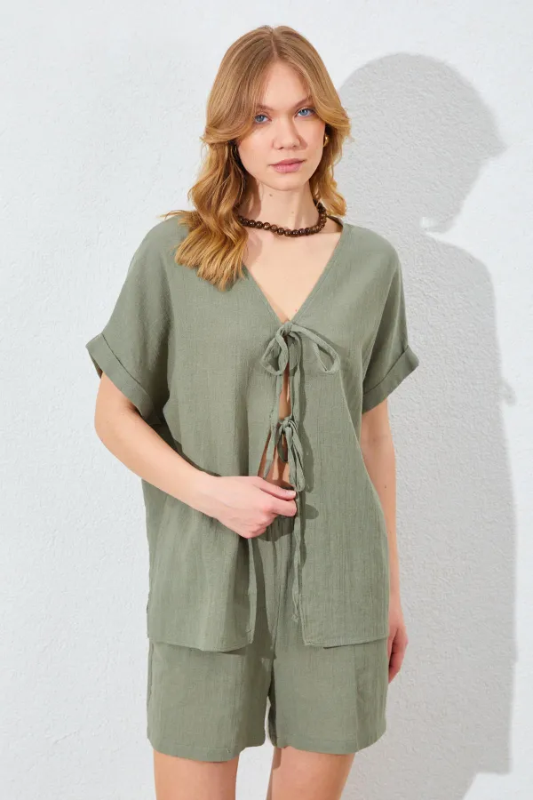 Kadın Haki Düşük Kol Bağlamalı Bluzlu Şortlu Keten Takım