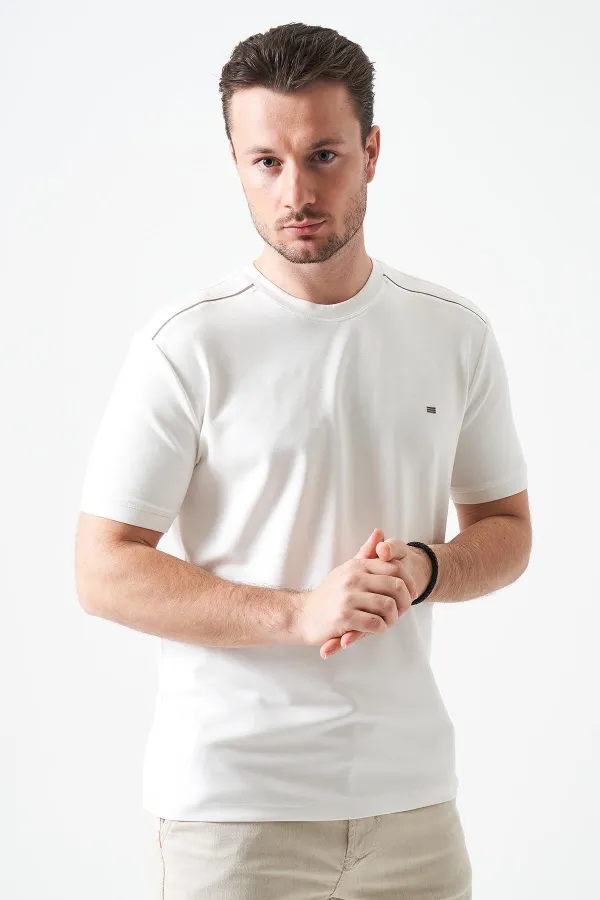 T-shirt blanc à col rond pour homme avec détail de large bande sur les épaules