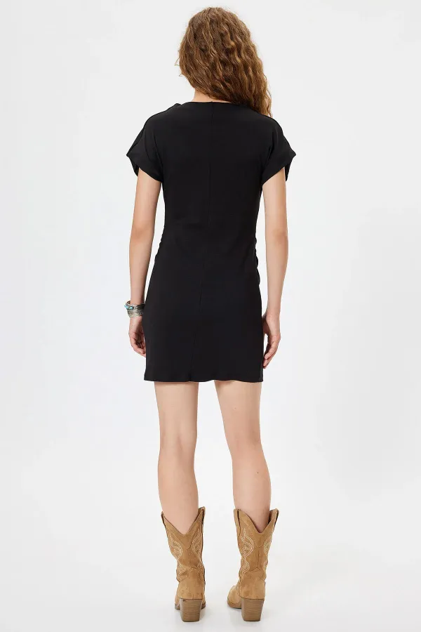 Kadın Siyah Beli Büzgülü Dik Yaka Elbise