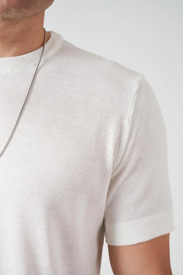 Erkek Ekru Bisiklet Yaka Etek Yırtmaçlı Triko Tişört