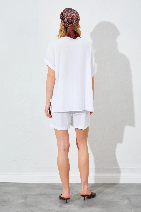 Kadın Ekru Düşük Kol Bağlamalı Bluzlu Şortlu Keten Takım