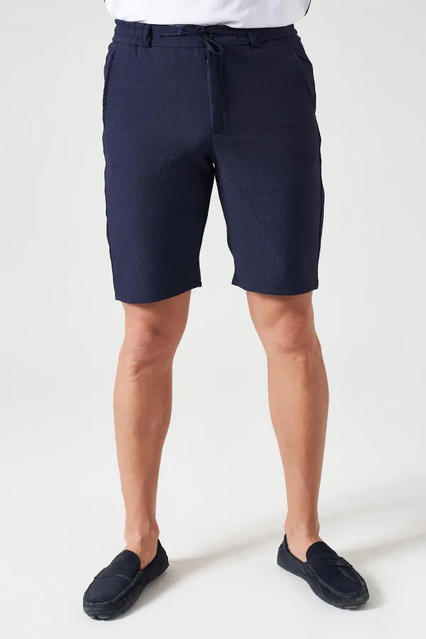 Short bleu marine pour homme, taille semi-élastiquée et finitions dorées