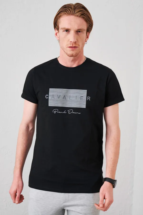 Erkek Siyah Bisiklet Yaka Cavalıer Baskılı Tişört