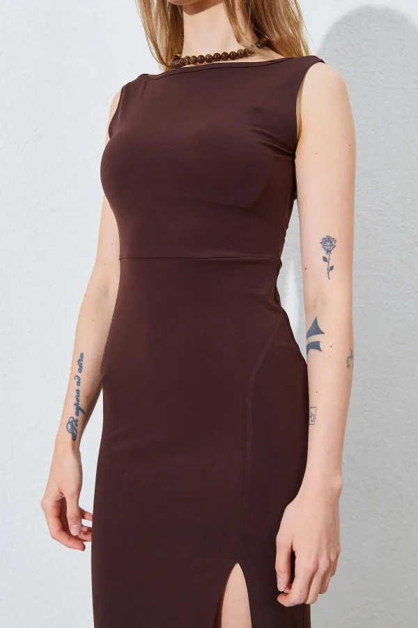 Kadın Kahve Ön Yırtmaçlı Arkası V Detaylı Askılı Elbise